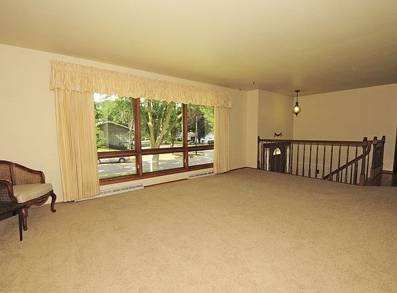 3rd image of 1425 Wyldewood Dr