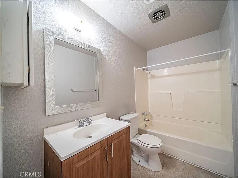 1308 E Oaks St #C — Photo 6