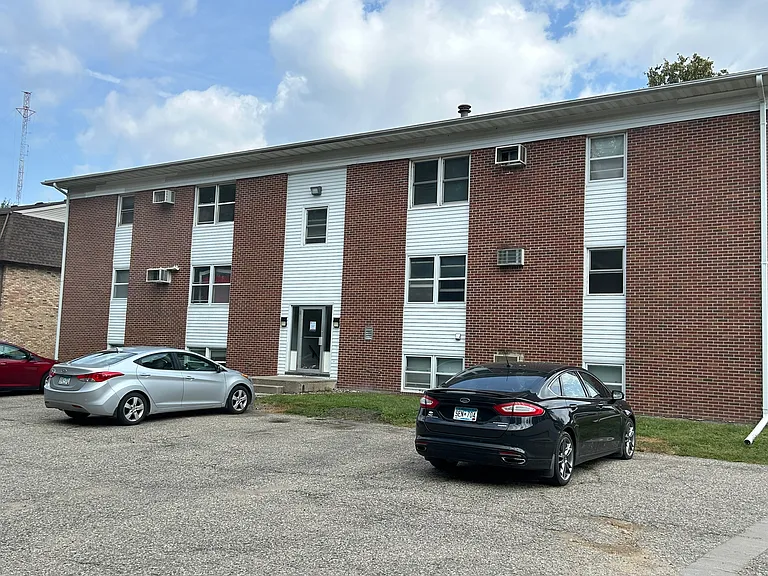 Allan Avenue Apartments — Photo 7
