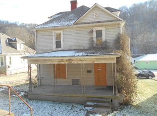 97 Pennsylvania Ave, Cameron, WV 26033