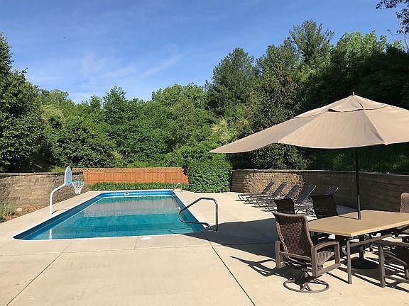 3rd image of 5225 Beaver Lake Dr