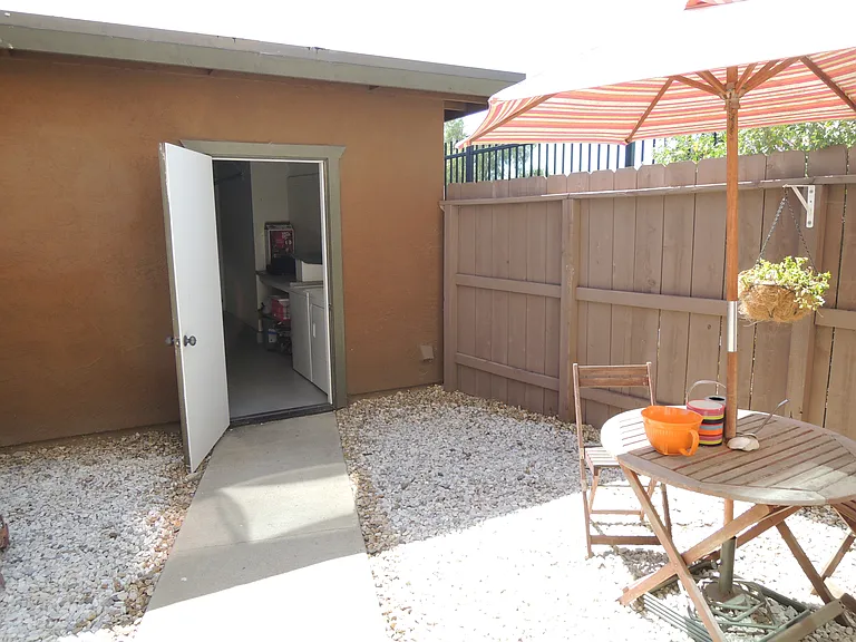 1461 N Broadway N — Photo 10