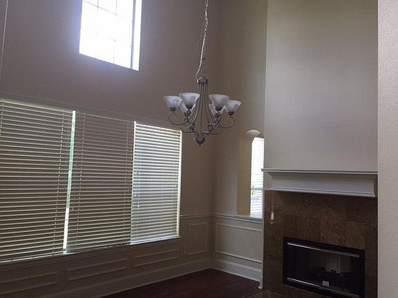 5th image of 1876 Leann Ln