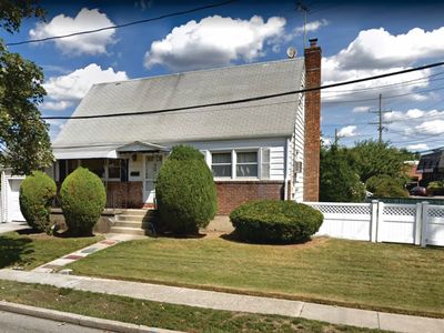 6 Catalpa Ave, Lynbrook, NY, 11563