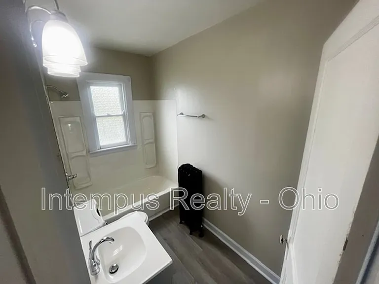 4237 Vine St #4 — Photo 13