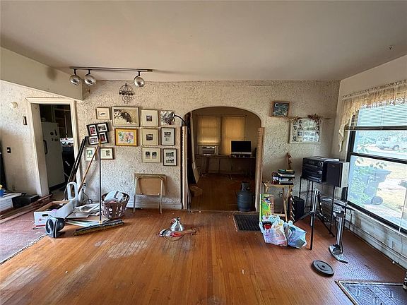 3rd image of 1108 SW 37th St