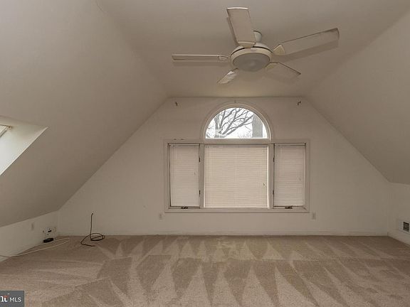 5th image of 1728 Grandview Rd