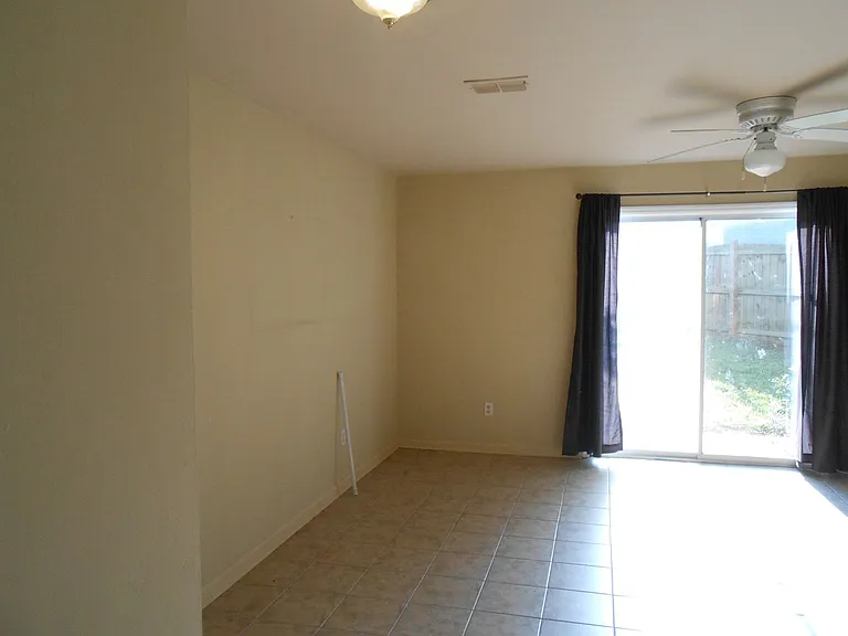 1909 E Bellevue Way — Photo 3