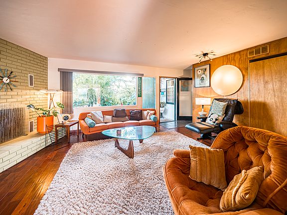 5th image of 4862 Dixie Dr #1