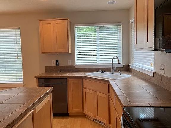 4th image of 7915 NE 92nd Ave
