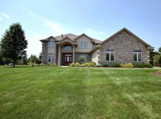 771 Burr Oak Ln, Oconomowoc, WI 53066