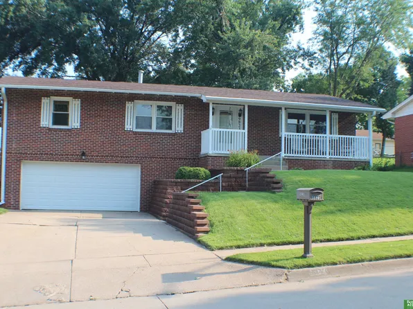 9823 Evans St, Omaha, NE 68134