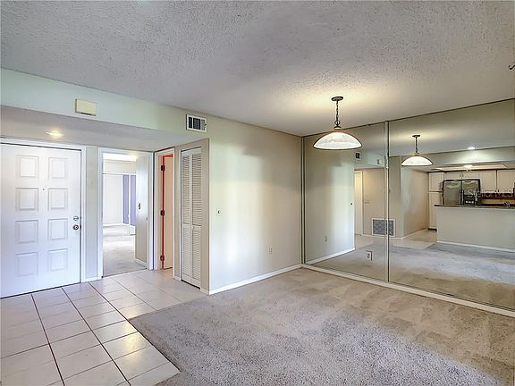 4th image of 215 Northshore Cir