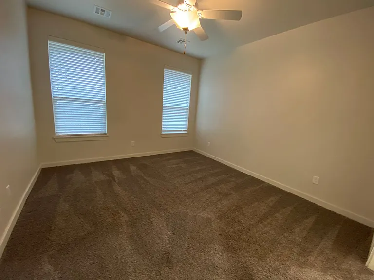 504 Martina Ln — Photo 23