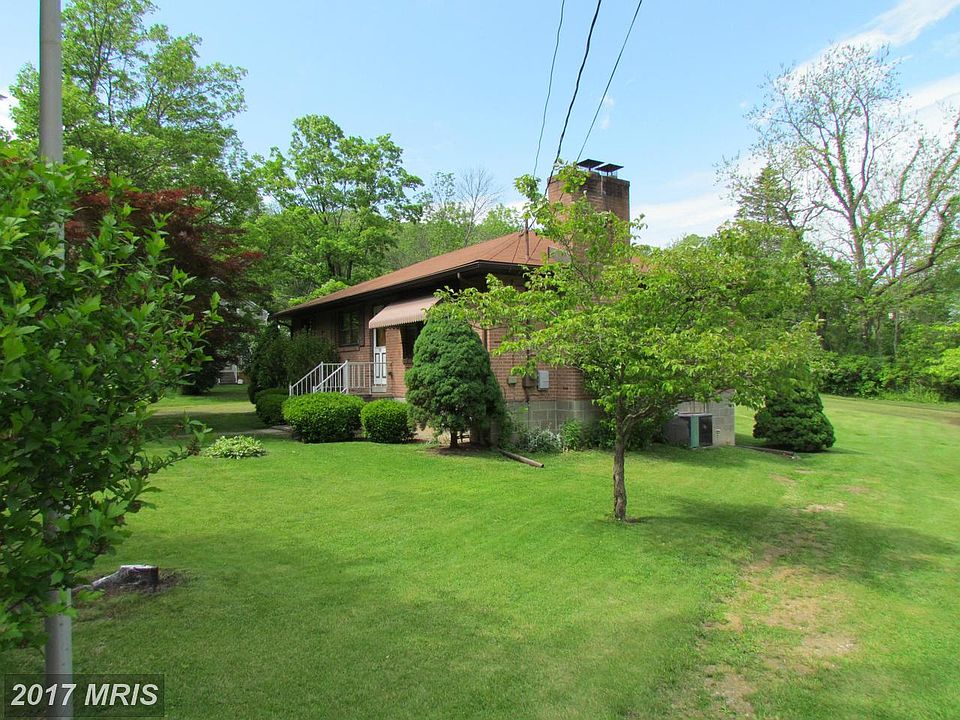 2nd image of 12511 Valen Ln NE