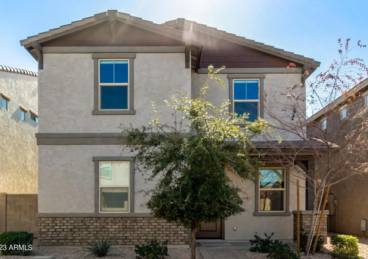 Gorgeous 4 bedroom, 3.5 bath w/2 car garage. Great location in Mesa! — Photo 1