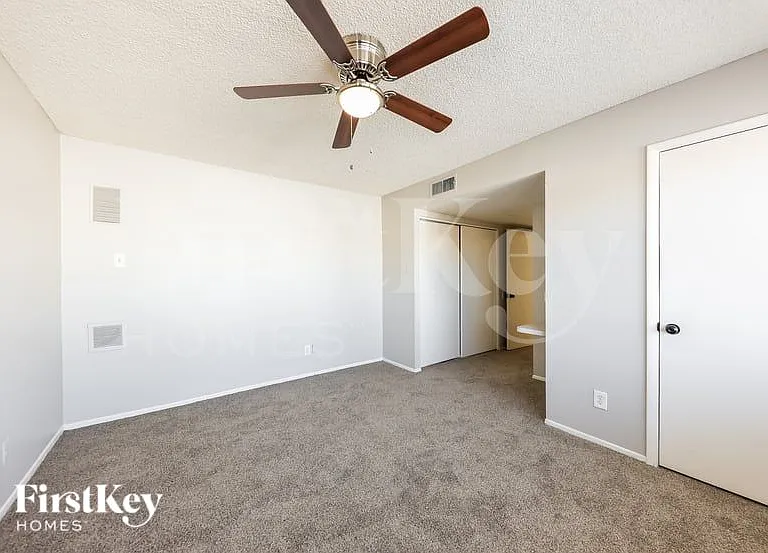 13807 N 52nd Ave — Photo 9