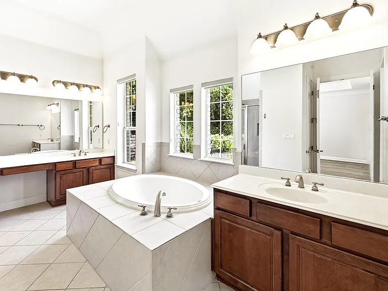 201 Varco Dr — Photo 17