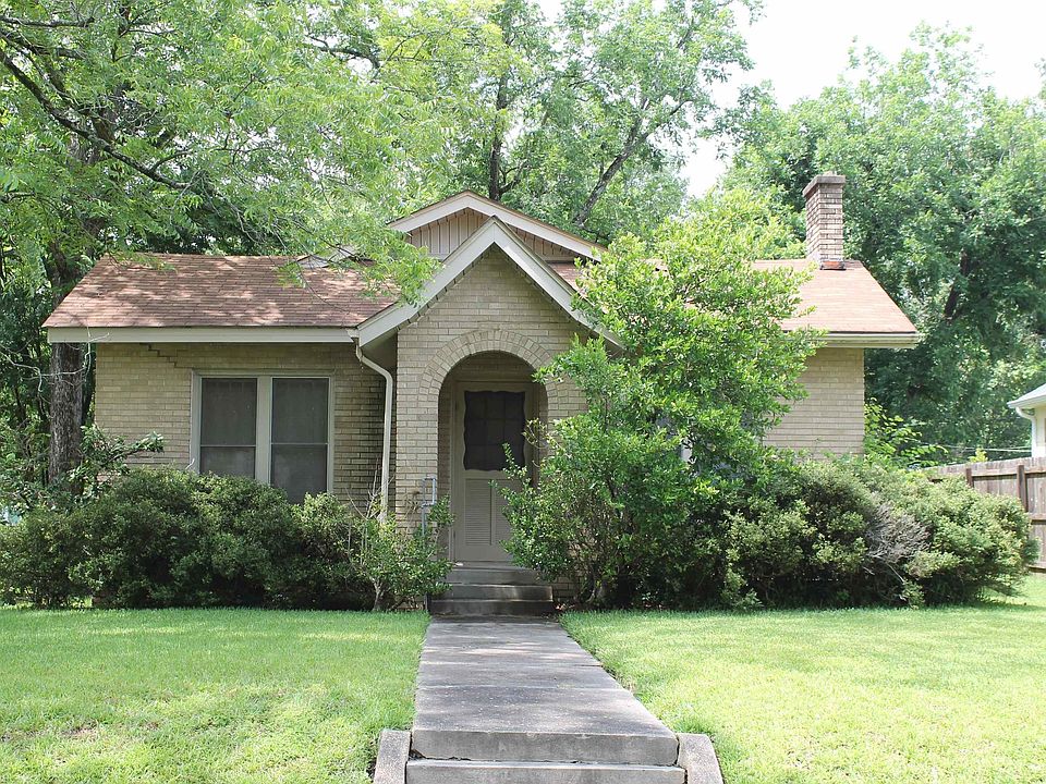1st image of 616 E 7th St