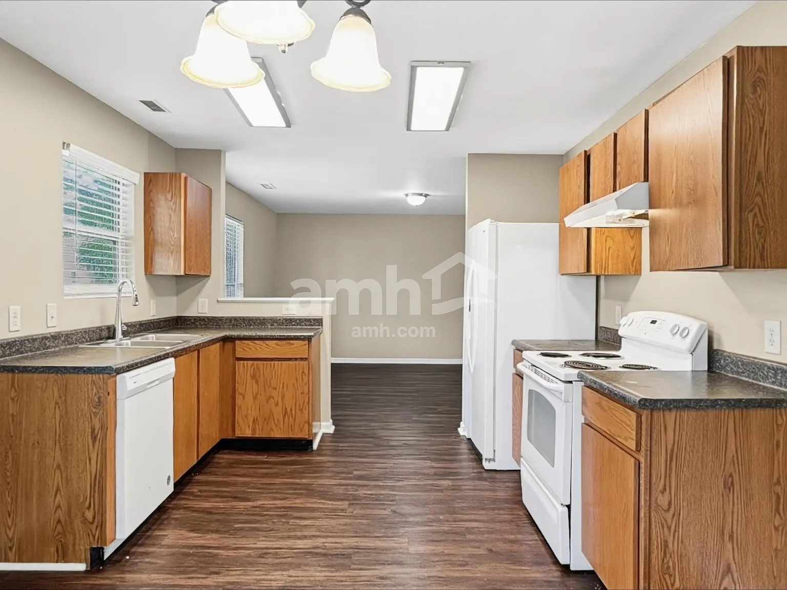 3 bed, 2.5 bath, 2040 sqft, $1,825 — Photo 3