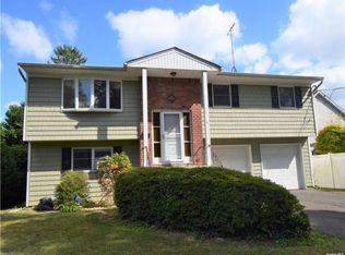 51 2nd Ave, Massapequa Park, NY 11762