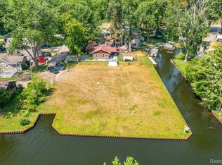 10050 John R St, Whitmore Lake, MI 48189