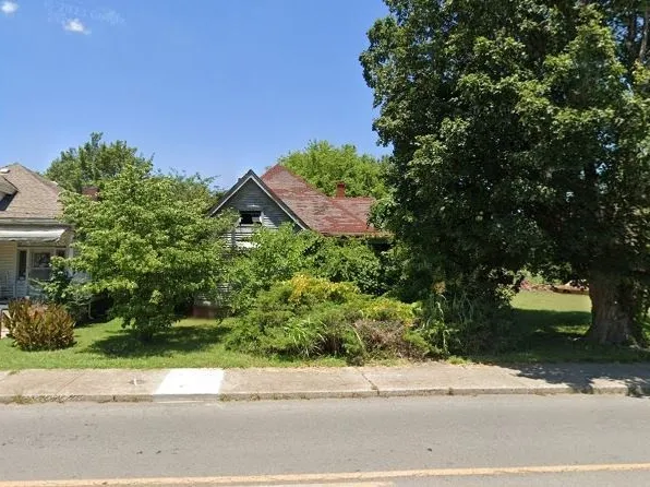 1813 Walnut St, Hopkinsville, KY 42240