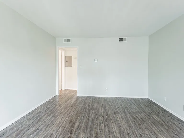 18411 Vincennes Street — Photo 47
