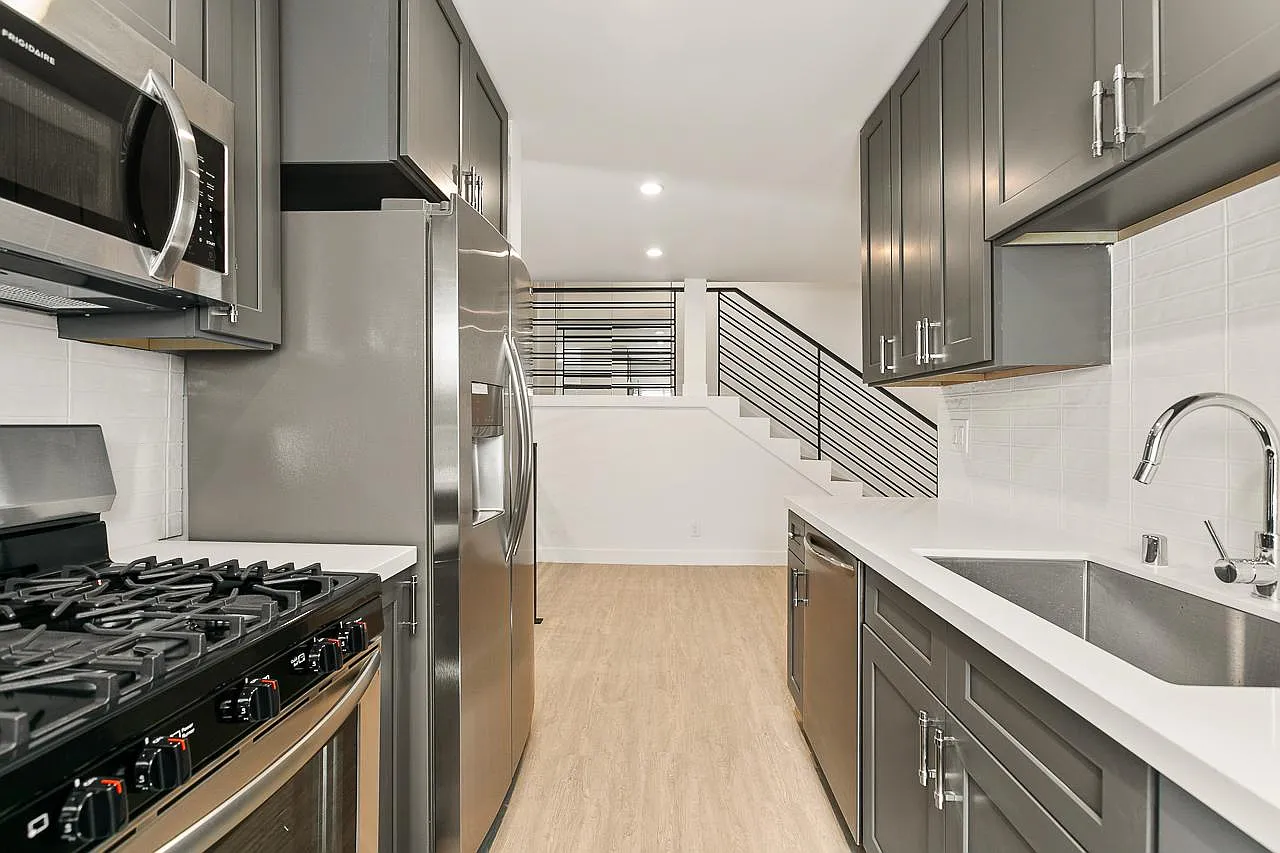 2 bed, 1250 sqft, $3,795 — Photo 2