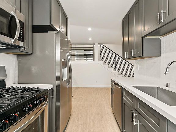 2nd image of 3314 Mentone Ave #5