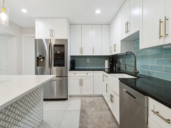 914 SW 27th Place, Boynton Beach, FL 33435