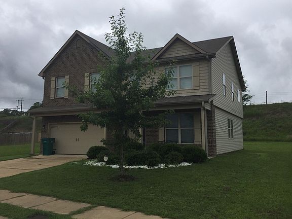 3rd image of 1330 Maxwell Cir
