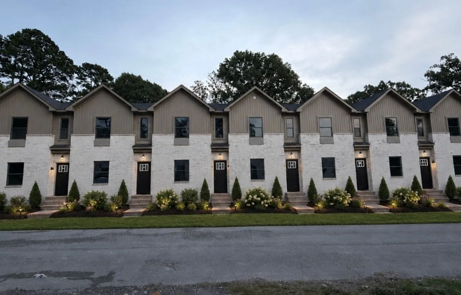 Walnut St Townhouses — Photo 1