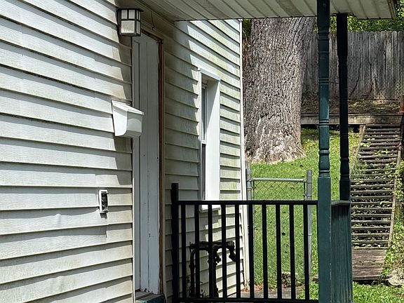4th image of 1917 Woodland Ave