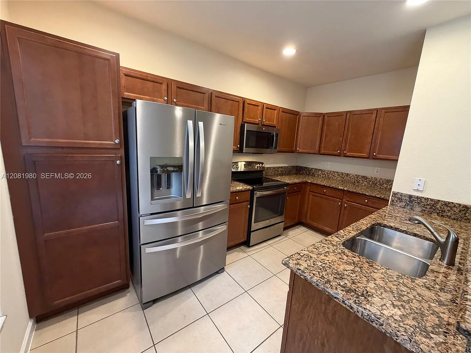 4 bed, 2312 sqft, $3,400 — Photo 3