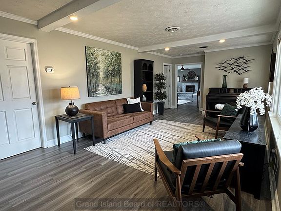 5th image of 2512 Pioneer Blvd