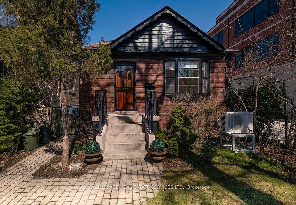 1st image of 8 Macpherson Ave