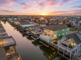 22105 Zapata Dr, Galveston, TX 77554