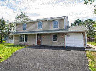 4 Ridge Haven Dr, Ridge, NY 11961