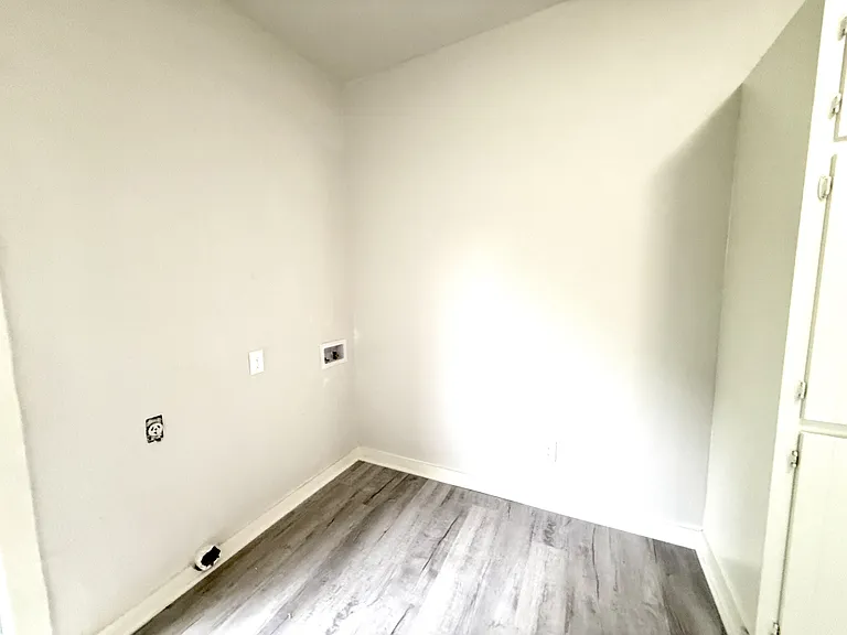 1105 NW Burch St — Photo 11