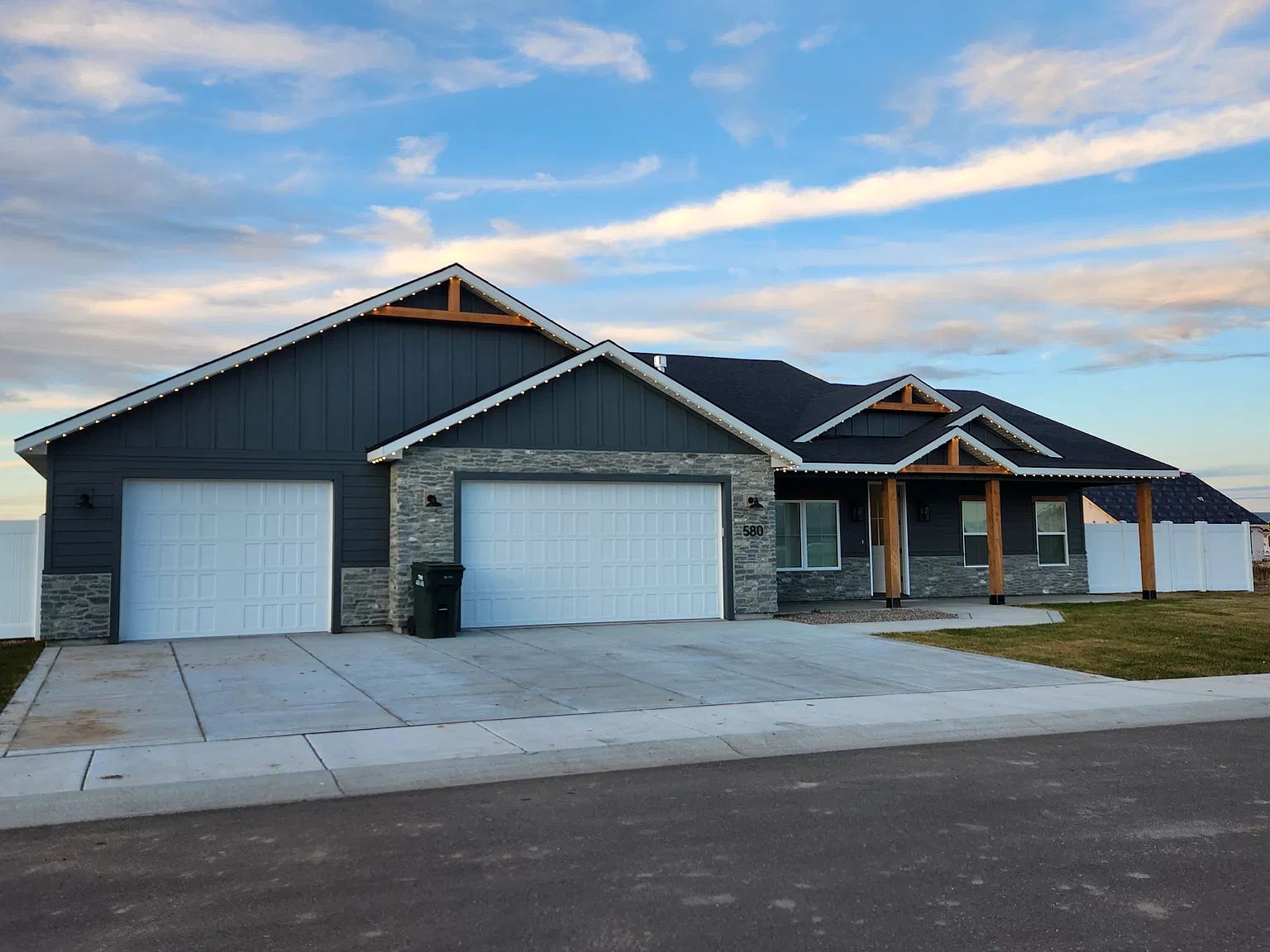 4 bed, 1800 sqft, $3,100 — Photo 1