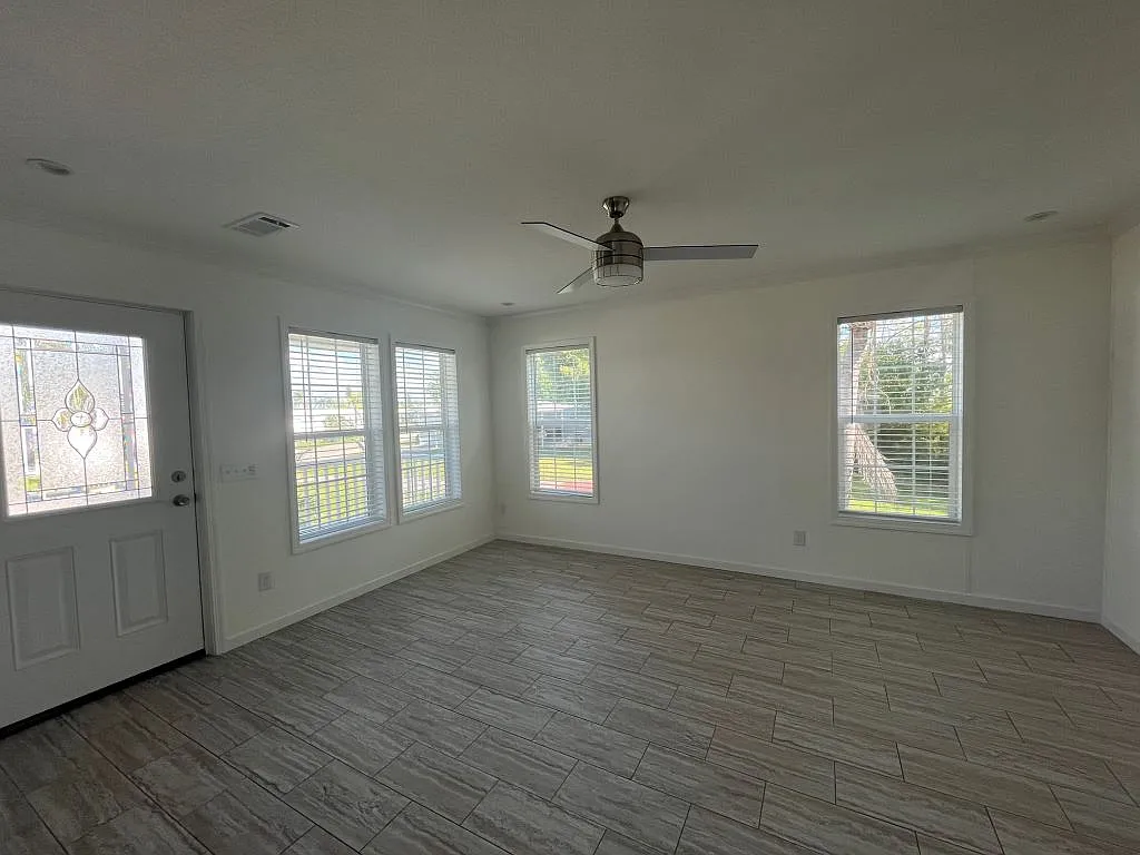 3 bed, 2.0 bath, 1356 sqft, $1,499 — Photo 3