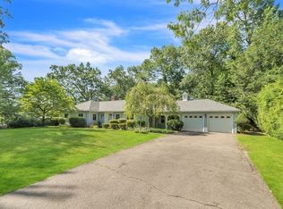 36 Overlook Dr, Springfield, MA 01118