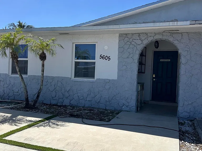 5605 SW 24th Ave — Photo 4