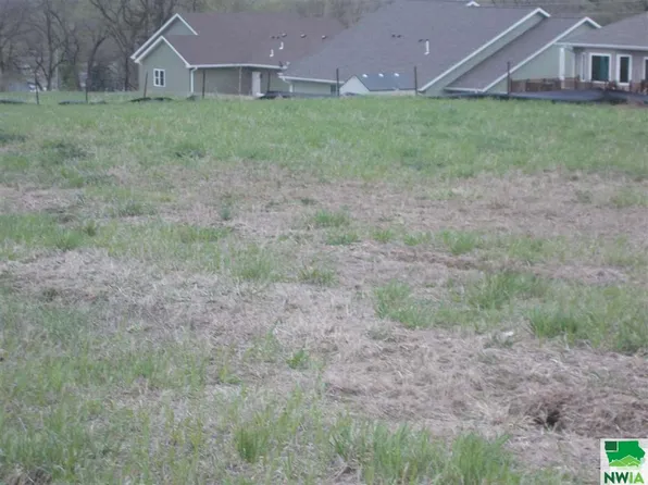 2620 Bings Ct, Sioux City, IA 51108