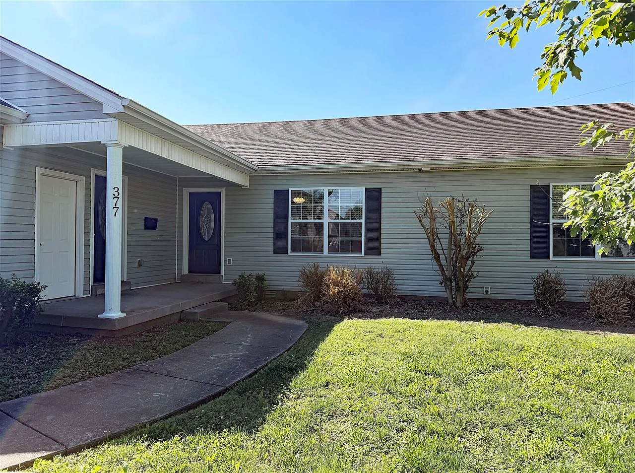 2 bed, 965 sqft, $1,350 — Photo 1