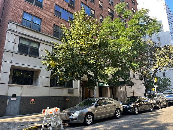 4th image of 200 E 84th St
