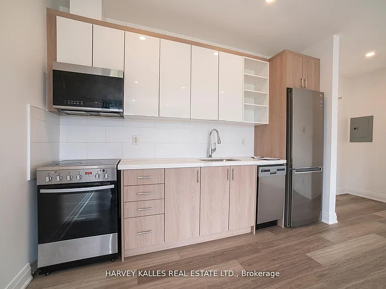409 College St #6 — Photo 4