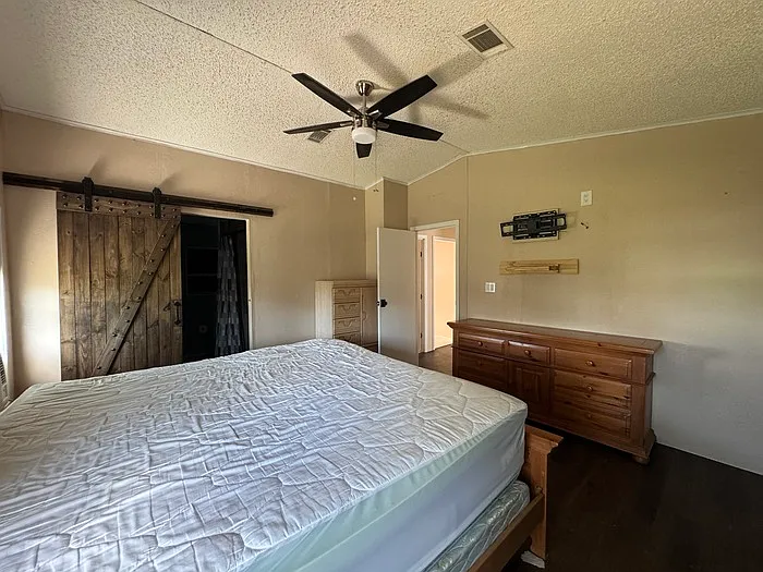 1584 Valiant Dr — Photo 17