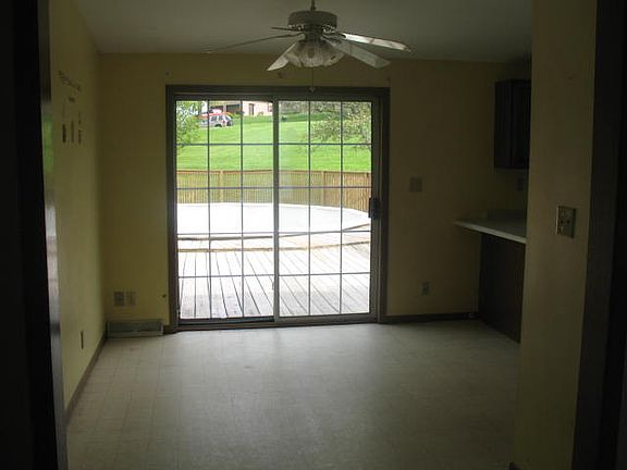 4th image of 3384 Hilltop Dr
